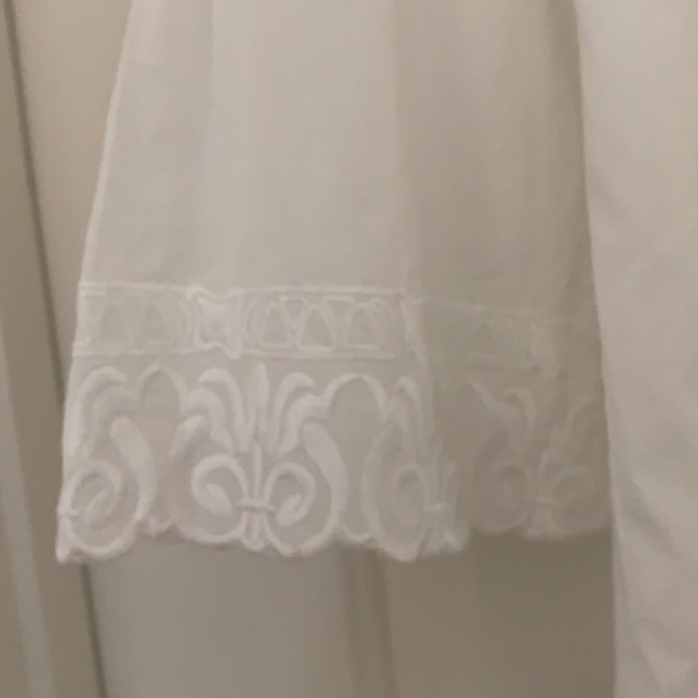 J McLaughin white tunic top - Picture 3 of 4